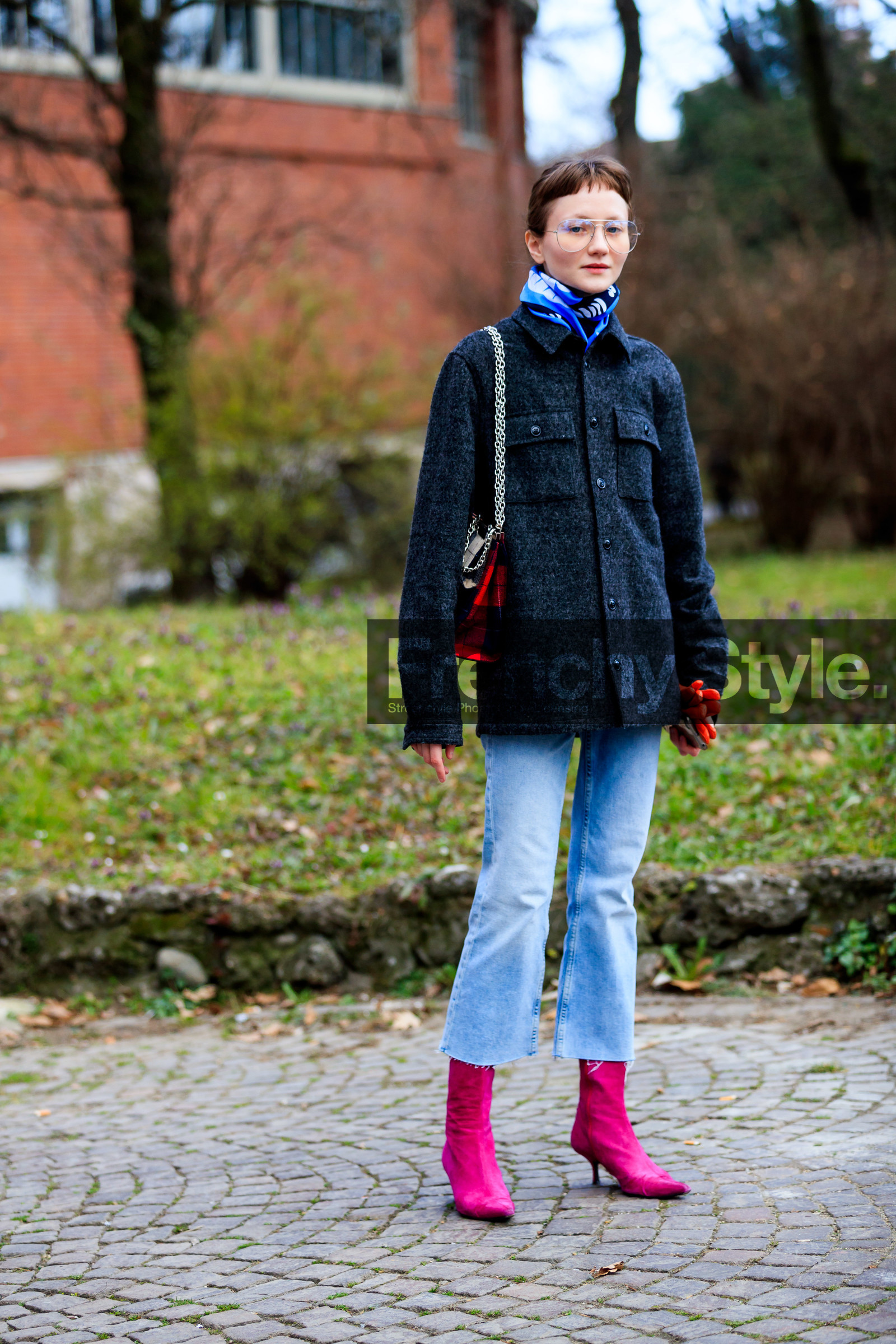 black jacket, blue denim, blue scarf, denim pants, high heels, jeans, leather bag, leather shoes, pink shoes, red bag, red gloves, tartan, trousers, MILAN, MFW, fashion week, frenchystyle, FW, jonathan paciullo, street style, AUTUMN WINTER 2019-2020, AW 19-20, FALL WINTER 2019-2020, FW 19-20, vertical, full length
