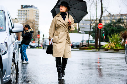 atmosphere details, AUTUMN WINTER 2017-2018, AW 17-18, beige coat, belted coat, black bag, black hat, black shoes, black turtleneck, FALL WINTER 2017-2018, fashion week, frenchystyle, full length, FW, FW 17-18, graphic jacket, high boots, horizontal, jonathan paciullo, leather bag, leather shoes, necklace, PARIS, PFW, street style, trousers, umbrella