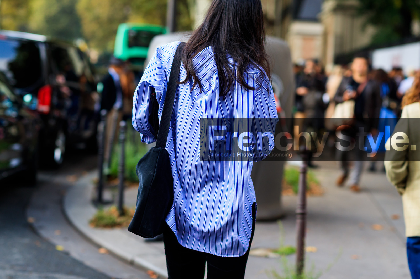 atmosphere details, black bag, black pants, blue shirt, detail, fashion week, frenchystyle, FW, graphic shirt, horizontal, jonathan paciullo, leather bag, PARIS, PFW, printed shirt, SPRING SUMMER 2018, SS 18, street style, striped shirt, trousers