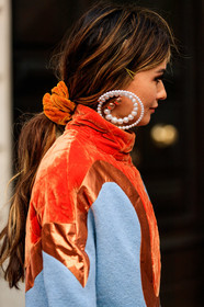 earrings, graphic dress, pearls, ponytail, printed dress, MILAN, MFW, fashion week, frenchystyle, FW, jonathan paciullo, street style, AUTUMN WINTER 2019-2020, AW 19-20, FALL WINTER 2019-2020, FW 19-20, vertical, atmosphere details, detail