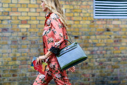 alligator, atmosphere details, detail, fashion week, floral, flower, frenchystyle, FW, green bag, hermès, horizontal, jonathan paciullo, leather bag, LFW, LONDON, pajamas, pink pants, pink shirt, pink suit, printed pants, printed shirt, printed suit, SPRING SUMMER 2017, SS 17, street style, trousers, woman
