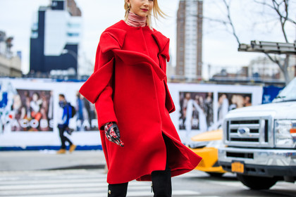 atmosphere details, AUTUMN WINTER 2016-2017, AW 16-17, black gloves, detail, fashion week, frenchystyle, FW, FW 16-17, horizontal, jonathan paciullo, leather gloves, NEW YORK, NYFW, red coat, street style, woman