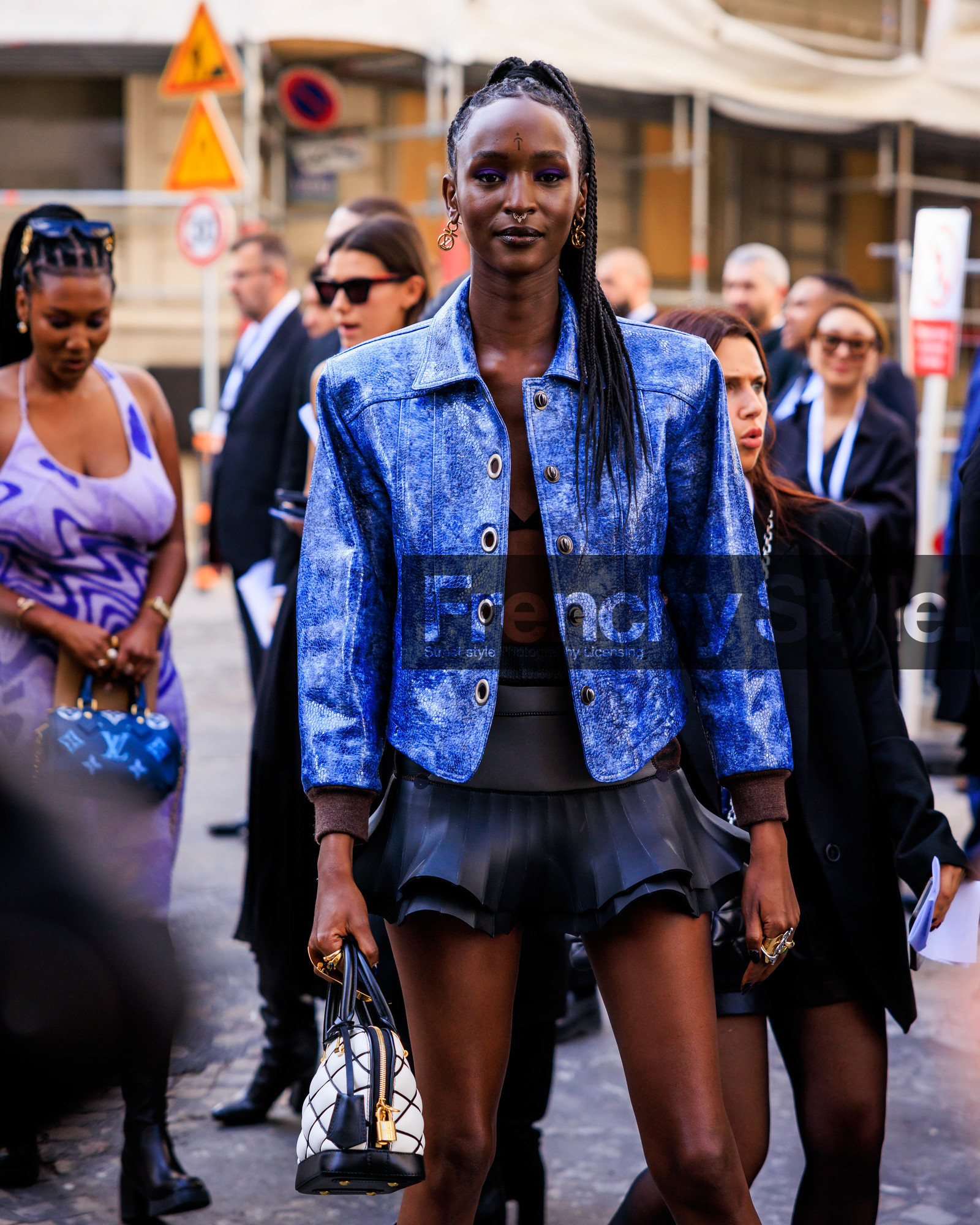 PARIS, PFW, fashion week, frenchystyle, FW, jonathan paciullo, street style, SPRING SUMMER 2024, SS 24, vertical, atmosphere details, detail