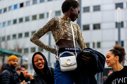 animal print, beige top, blue denim, chloé, crop top, denim pants, jeans, leather bag, model, short hair, snake print, trousers, versace, white bag, PARIS, PFW, street style, jonathan paciullo, FW, frenchystyle, fashion week, AUTUMN WINTER 2019-2020, AW 19-20, FALL WINTER 2019-2020, FW 19-20, horizontal, atmosphere details, detail