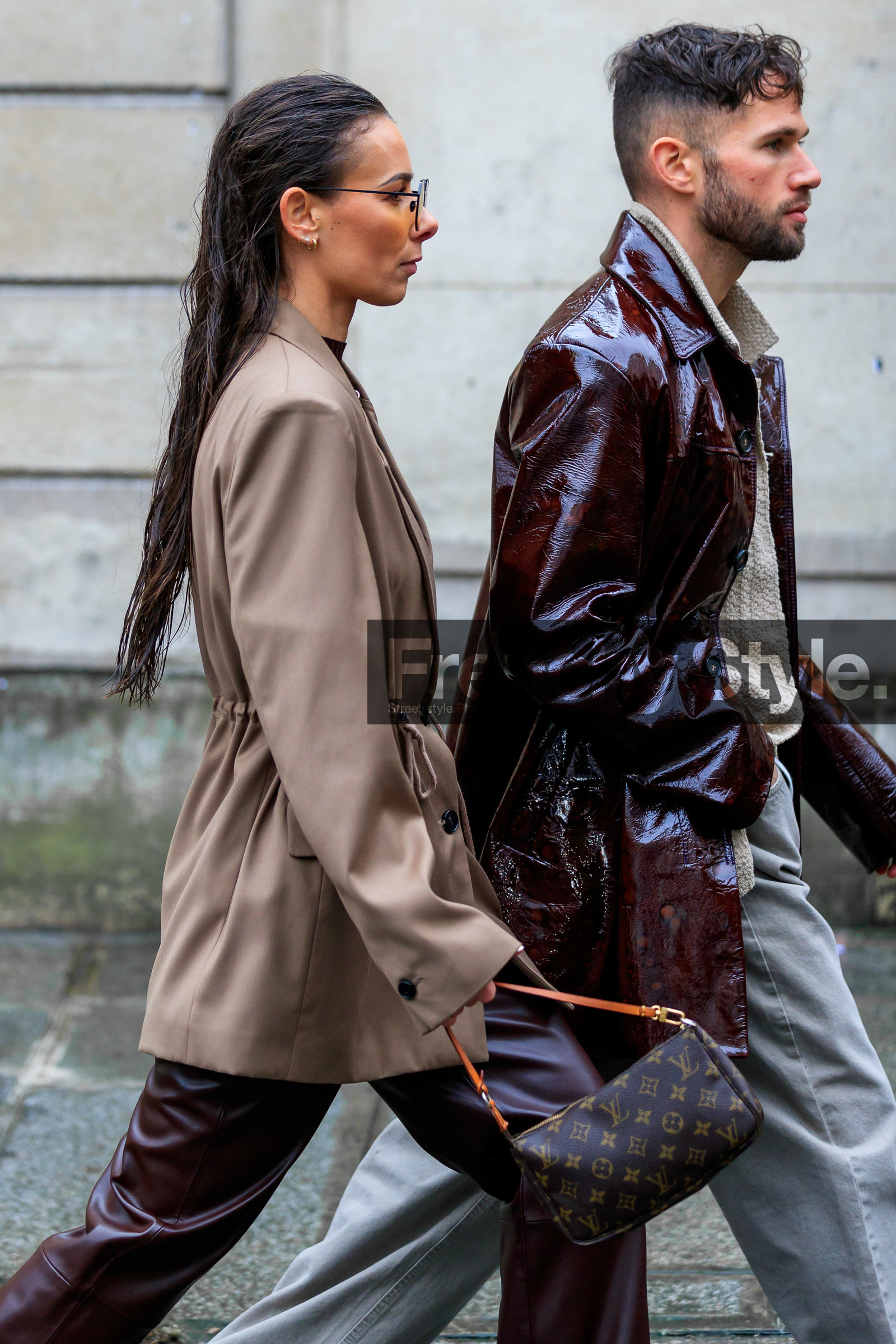 JS roques, alice & j.s, alice barbier, brown jacket, brown vinyl jacket, vinyl jacket, tie and dye jacket, painted jacket, light beige shirt, beige jeans, grey jeans, denim, beige jacket, brown pullover, brown leather pants, brown leather bag, monogrammed bag, mini bag, hand bag, louis vuitton bag, yellow sunglasses, aviator sunglasses, metalic frame sunglasses, loose pants, loose jeans, fashion week, frenchystyle, FW, jonathan paciullo, street style, PFW, PARIS, AUTUMN WINTER 2020-2021, FALL WINTER 2020-2021, FW 20-21, vertical, atmosphere details, detail