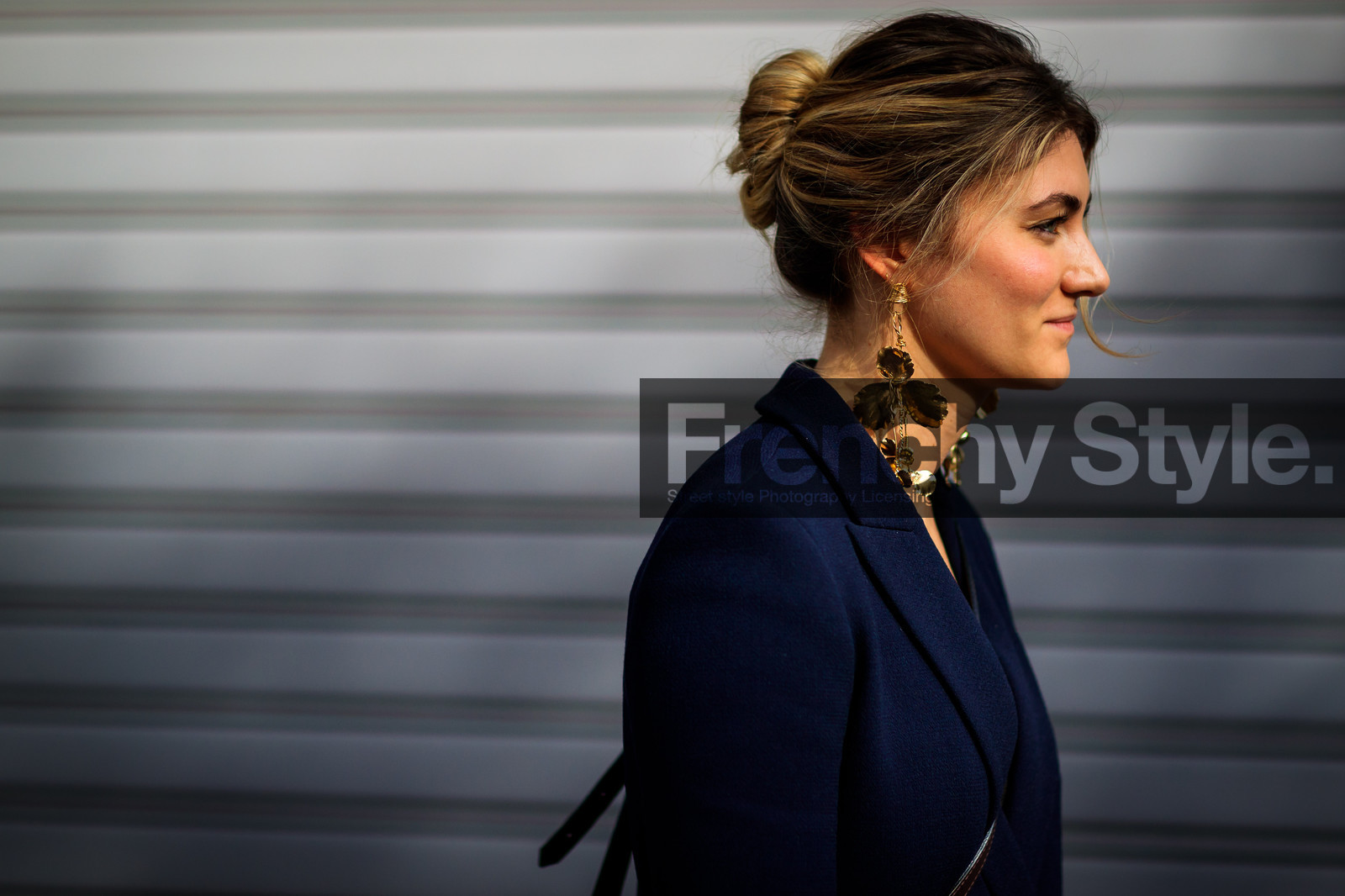 atmosphere details, AUTUMN WINTER 2017-2018, AW 17-18, bun, detail, earrings, FALL WINTER 2017-2018, fashion week, frenchystyle, FW, FW 17-18, golden details, horizontal, jonathan paciullo, MFW, MILAN, navy jacket, street style