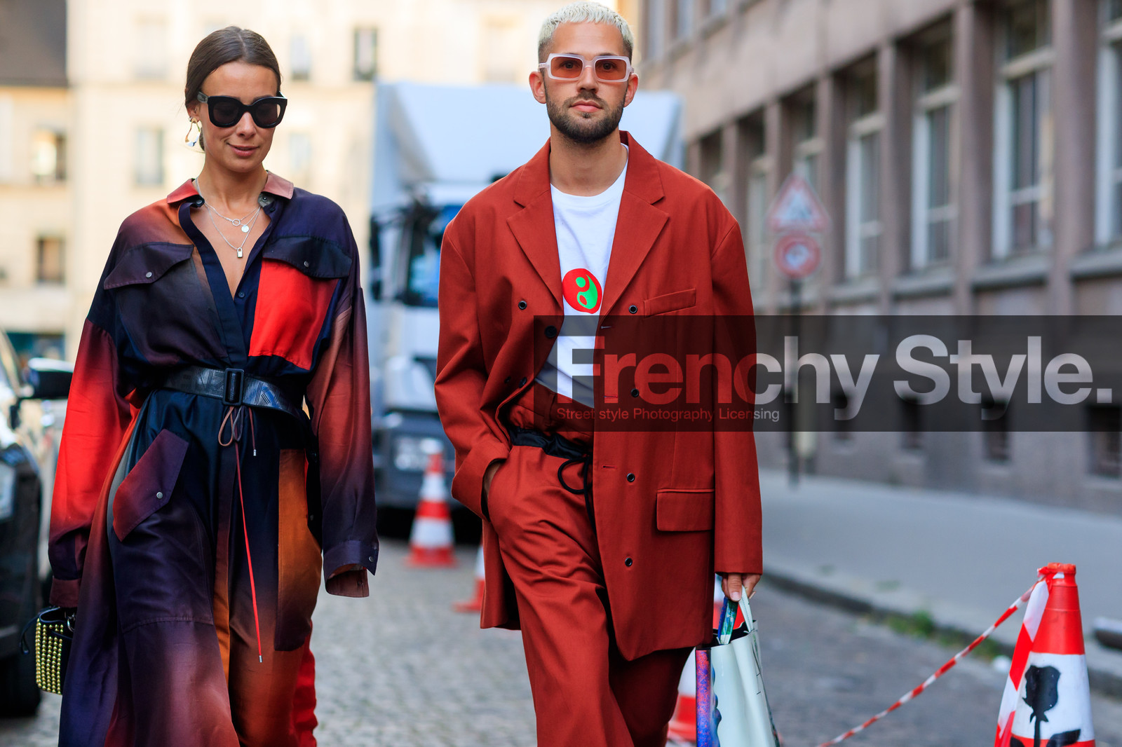 alice & j.s, atmosphere details, black bag, black belt, black dress, blazer, detail, fashion week, frenchystyle, FW, horizontal, jonathan paciullo, kenzo, leather bag, leather belt, MENSWEAR, PARIS, PFW, printed dress, printed t shirt, red dress, red jacket, red pants, red suit, shirt dress, SPRING SUMMER 2018, SS 18, street style, studs, sunglasses, tie & die, trousers, white t shirt