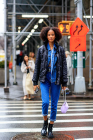 model, black coat, down jacket, denim, denim jacket, denim total look, black leather belt, cowboy belt, cropped jeans, lilac bag, purple bag, silvered chain strap bag, black polish boots, flat boots, laced boots, fashion week, frenchystyle, FW, jonathan paciullo, street style, NYFW, NEW YORK, AUTUMN WINTER 2020-2021, FALL WINTER 2020-2021, FW 20-21, vertical, full length
