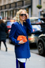 leonie hanne, navy blue jacket, navy blue shorts, velvet shorts, tight shorts, striped jacket, black sunglasses, round shape sunglasses, futurist shape sunglasses, orange leather bag, orange leather clutch, bottega veneta bag, white shirt, fashion week, frenchystyle, FW, jonathan paciullo, street style, FALL WINTER 2020-2021, AUTUMN WINTER 2020-2021, FW 20-21, vertical, atmosphere details, detail, NYFW, NEW YORK