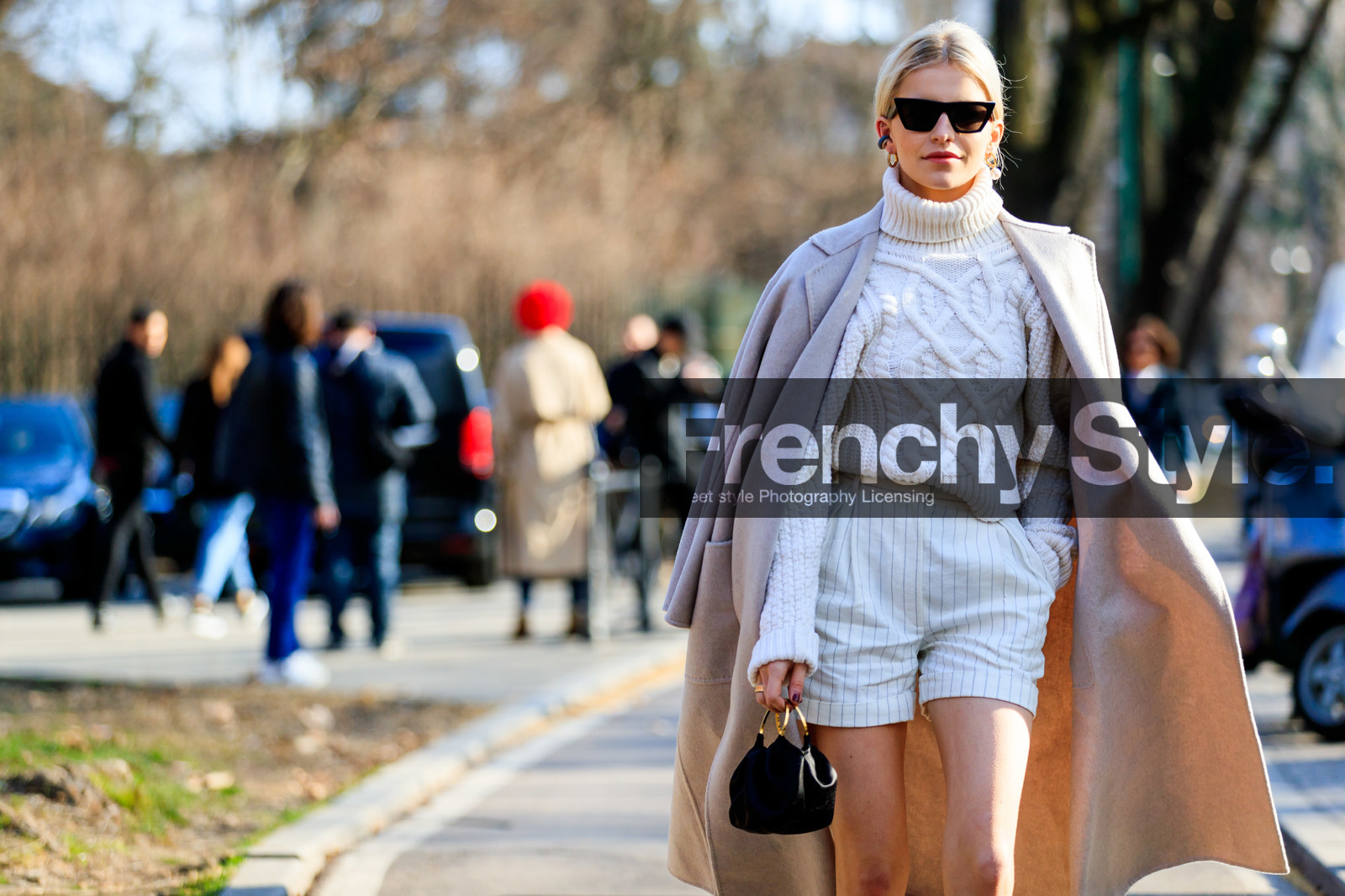 black bag, caro daur, leather bag, over the shoulder, pink coat, sunglasses, turtleneck sweater, white knit, white shorts, white sweater, MILAN, MFW, fashion week, frenchystyle, FW, jonathan paciullo, street style, AUTUMN WINTER 2019-2020, AW 19-20, FALL WINTER 2019-2020, FW 19-20, atmosphere details, detail, horizontal
