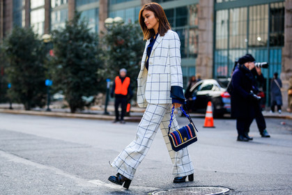 blue bag, blue shirt, checked, checked jacket, checked pants, checked suit, graphic bag, graphic jacket, graphic pants, graphic suit, high heels, leather bag, leather shoes, plaid, printed bag, printed jacket, printed pants, printed suit, tartan, trousers, white jacket, white pants, white suit, street style, jonathan paciullo, FW, frenchystyle, fashion week, NYFW, NEW YORK, AUTUMN WINTER 2018-2019, AW 18-19, FALL WINTER 2018-2019, FW 18-19, atmosphere details, horizontal, full length, sarah ellen
