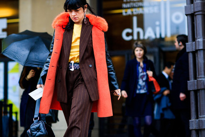 atmosphere details, AUTUMN WINTER 2017-2018, AW 17-18, black belt, black jacket, brown jacket, brown pants, brown suit, detail, FALL WINTER 2017-2018, fashion week, frenchystyle, FW, FW 17-18, graphic jacket, graphic pants, graphic suit, horizontal, jonathan paciullo, leather jacket, PARIS, PFW, printed jacket, printed pants, printed suit, red fur, street style, striped jacket, striped pants, striped suit, trousers, yellow t shirt