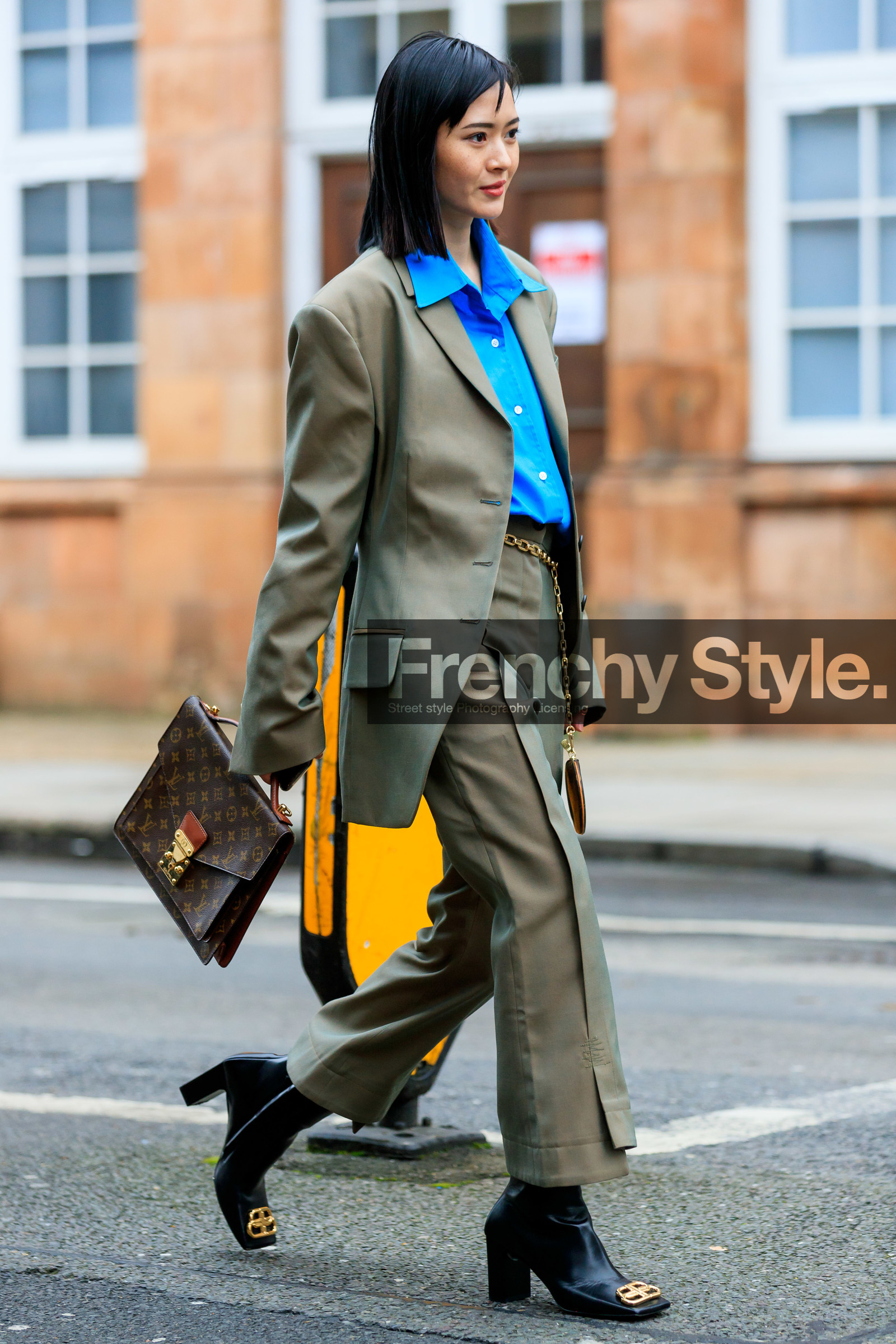 kaki jacket, kaki pants, kaki suits, light blue shirt, black leather boots, balenciaga boots, louis vuitton bag, monogrammed bag, brown leather bag, louis vuitton belt, metalic belt, chain belt, mini bag, round shape bag, high heels boots, cropped pants, fashion week, frenchystyle, FW, jonathan paciullo, street style, LFW, LONDON, AUTUMN WINTER 2020-2021, FALL WINTER 2020-2021, FW 20-21, vertical, full length