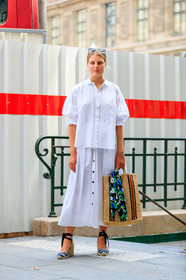 blue scarf, claire beermann, espadrilles, fashion week, frenchystyle, full length, FW, high heels, jonathan paciullo, MENSWEAR, PARIS, PFW, SPRING SUMMER 2018, SS 18, straw bag, street style, vertical, white shirt, white skirt
