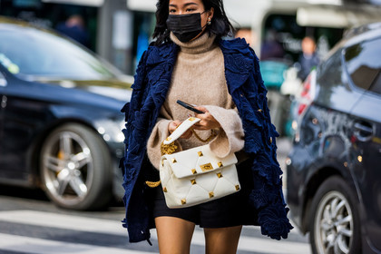 bag, beige turtleneck, black short, blue coat, coat, ecru bag, embroidery, facial mask, navy coat, short, statement coat, studs, turtleneck, valentino bag, street style, jonathan paciullo, FW, frenchystyle, fashion week, PFW, PARIS, SPRING SUMMER 2022, SS 22, horizontal, atmosphere details