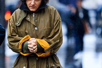 atmosphere details, AUTUMN WINTER 2017-2018, AW 17-18, detail, FALL WINTER 2017-2018, fashion week, frenchystyle, FW, FW 17-18, green jacket, horizontal, jonathan paciullo, PARIS, parka, PFW, street style, wet hair