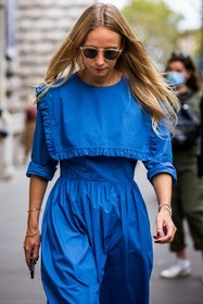 blue dress, collar, dress, pink sunglasses, ruffles, sunglasses, street style, jonathan paciullo, FW, frenchystyle, fashion week, PFW, PARIS, SPRING SUMMER 2022, SS 22, vertical, atmosphere details
