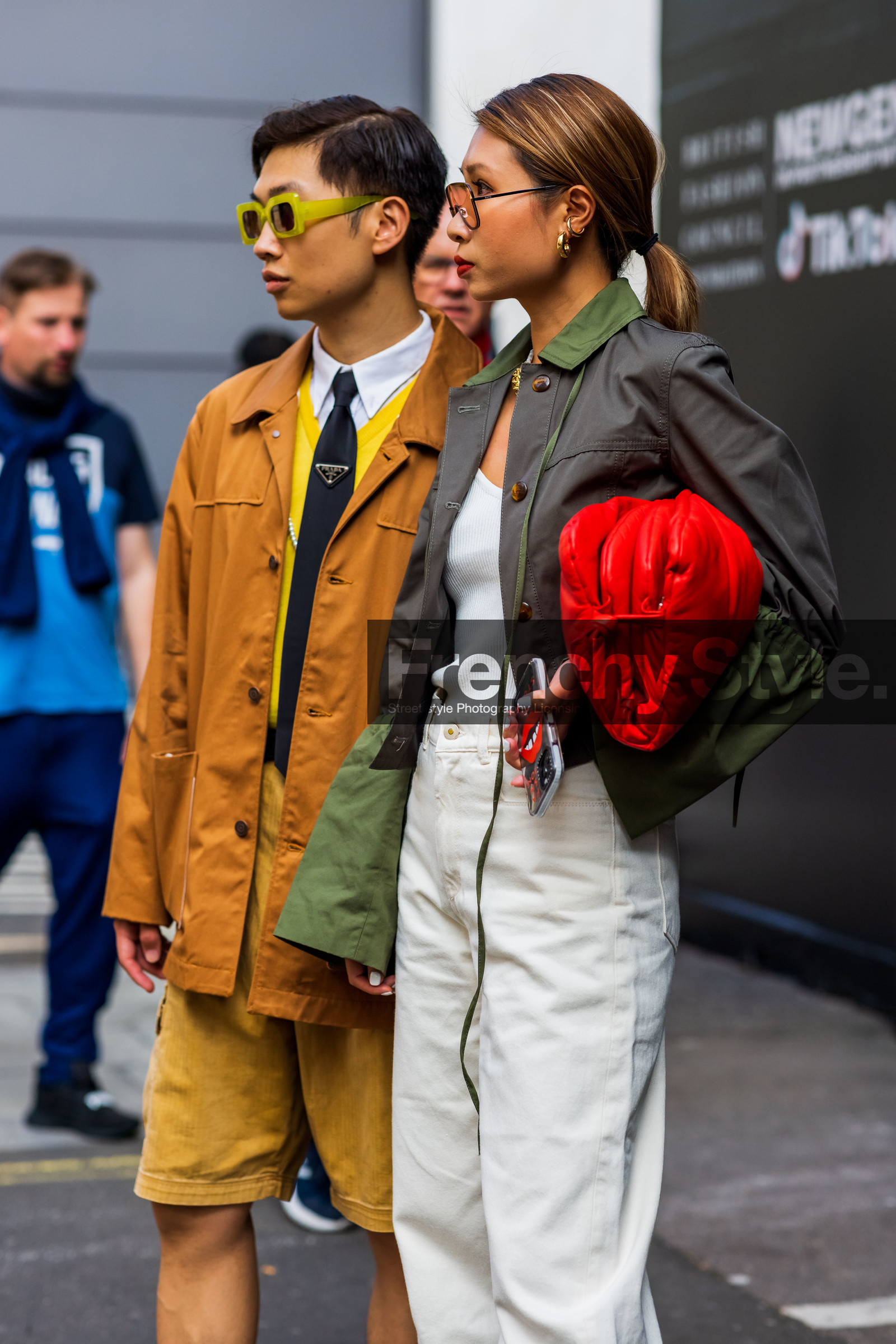 Rosana Lai, pouch, white, trousers, red, Bags, leather, brown, jacket, green, green shirt, top, sunglasses, necklace, fashion week, frenchystyle, FW, jonathan paciullo, street style, SPRING SUMMER 2022, SS 22, LFW, LONDON, vertical, atmosphere details, detail