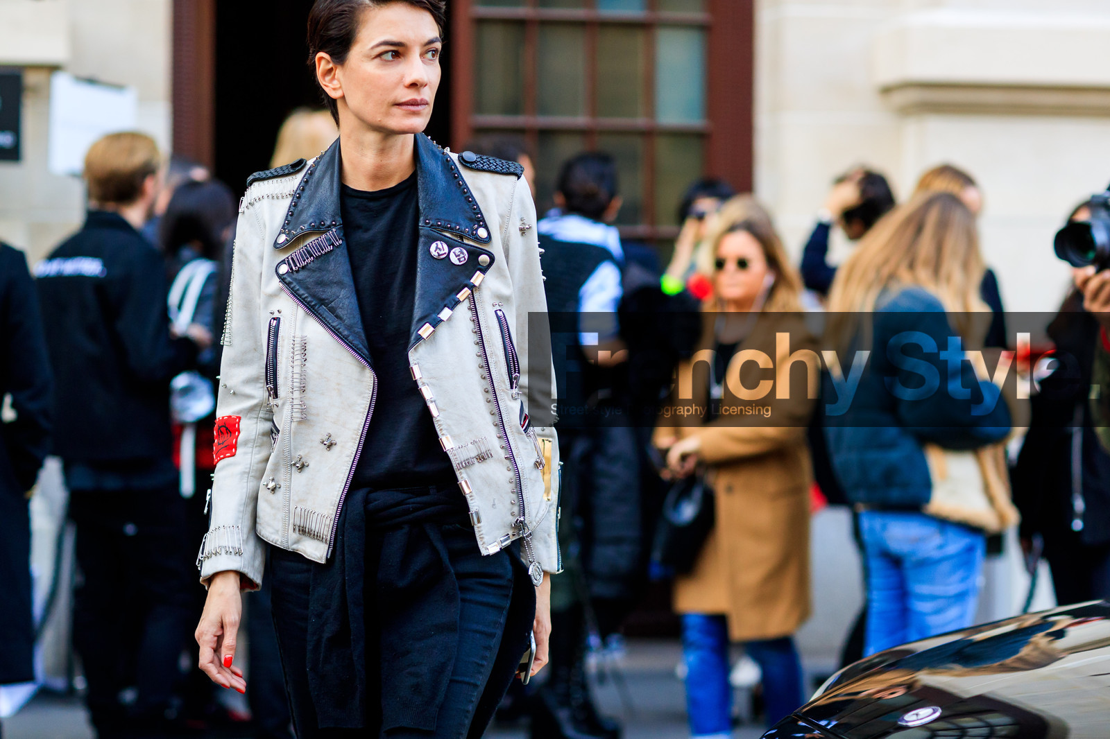atmosphere details, AUTUMN WINTER 2017-2018, AW 17-18, black denim, black jacket, black perfecto, denim pants, detail, embroidered jacket, FALL WINTER 2017-2018, fashion week, frenchystyle, FW, FW 17-18, horizontal, jeans, jonathan paciullo, leather jacket, leather perfecto, leila yavari, PARIS, PFW, printed jacket, street style, studs, white jacket