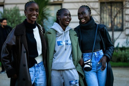 models, braider hair, sporty look, grey hoodie, grey pants, dual toned jumper, golden pins, leather coat, grey jumper, turtleneck jumper, classic jeans, crossbody bag, mini bag, bucket bag, white bag, alexander mcqueen bag, fashion week, frenchystyle, FW, jonathan paciullo, street style, PARIS, PFW, SPRING SUMMER 2022, SS 22, atmosphere details, detail, horizontal, model