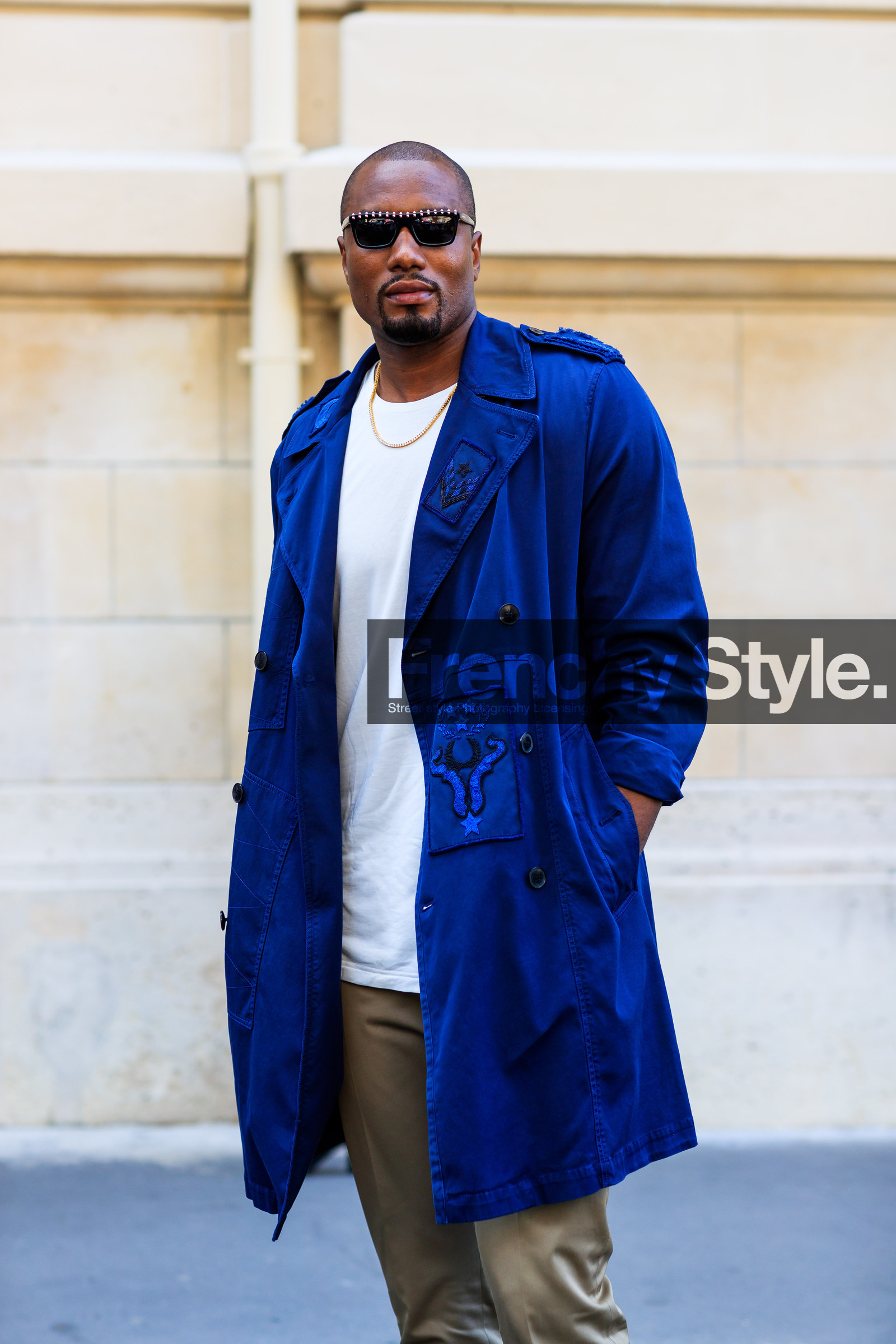 beige pants, blue jacket, fashion week, frenchystyle, full length, FW, jonathan paciullo, MENSWEAR, PARIS, PFW, SPRING SUMMER 2018, SS 18, street style, sunglasses, vertical, white t shirt