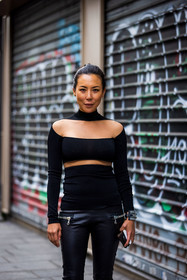 black top, cut out top, leather legging, legging, top, cuff, bracelet: monochrome, black monochrome, street style, jonathan paciullo, FW, frenchystyle, fashion week, PFW, PARIS, SPRING SUMMER 2022, SS 22, vertical, atmosphere details