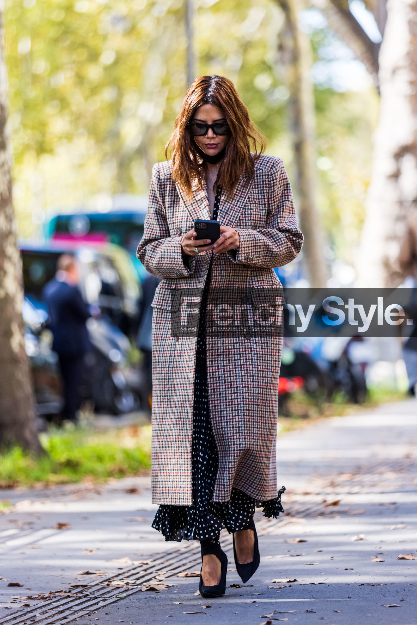 balenciaga look, black dress, black heels, brown coat, check, Christine Centenera, coat, dots, printed coat, printed dress, smartphone, sunglasses, tartan coat, street style, jonathan paciullo, FW, frenchystyle, fashion week, PFW, PARIS, SPRING SUMMER 2022, SS 22, vertical, full length
