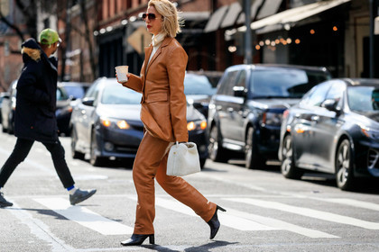 kerry pieri, camel leather jacket, camel leather pants, white bag, fur bag, hand bag, aviator sunglasses, high heels boots, black leather boots, fashion week, frenchystyle, FW, jonathan paciullo, street style, AUTUMN WINTER 2020-2021, FALL WINTER 2020-2021, FW 20-21, horizontal, atmosphere details, full length, NYFW, NEW YORK