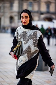 bag, black bag, black hijab, black turban, dress, hijab, knitted dress, Leena Al Ghouti, louis vuitton look, print, printed dress, sleeveless dress, studs, turban, white dress, fashion week, frenchystyle, FW, jonathan paciullo, street style, PFW, PARIS, SPRING SUMMER 2022, SS 22, vertical, atmosphere details