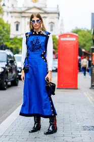 atmosphere details, black bag, black shoes, blue dress, cowboy boots, detail, fashion week, frenchystyle, full length, FW, golden details, jonathan paciullo, leather bag, leather shoes, LFW, LONDON, printed dress, SPRING SUMMER 2018, SS 18, street style, varnished leather shoes, veronika heilbrunner, vertical, white top