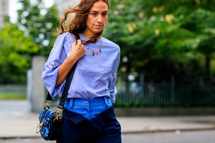 blue bag, blue pants, blue shirt, erika boldrin, graphic bag, layers, leather bag, necklace, printed bag, striped shirt, trousers, street style, jonathan paciullo, FW, frenchystyle, fashion week, NYFW, NEW YORK, SPRING SUMMER 2019, SS 19, atmosphere details, horizontal, detail