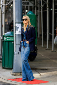 kate davidson hudson, denim, denim shirt, denim total look, flare jeans, blue jeans, blue jacket, blue shirt, navy blue jacket, striped jacket, belted pants, brown leather belt, big sunglasses, aviator sunglasses, futurist shape sunglasses, fashion week, frenchystyle, FW, jonathan paciullo, street style, NYFW, NEW YORK, AUTUMN WINTER 2020-2021, FALL WINTER 2020-2021, FW 20-21, vertical, full length
