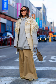 beige bag, beige pants, braids, grey sweater, hoodie, leather bag, leather shoes, sleeveless, sunglasses, trousers, white jacket, wide pant, street style, jonathan paciullo, FW, frenchystyle, fashion week, NYFW, NEW YORK, AUTUMN WINTER 2018-2019, AW 18-19, FALL WINTER 2018-2019, FW 18-19, vertical, full length