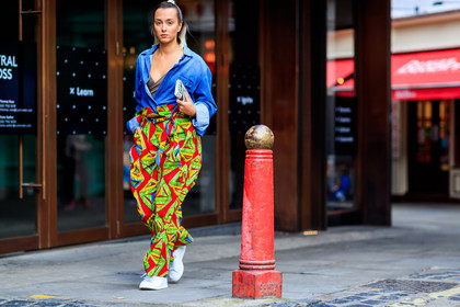 adidas, atmosphere details, blue denim, denim shirt, fashion week, frenchystyle, full length, FW, graphic pants, horizontal, jonathan paciullo, leather bag, leather shoes, LFW, LONDON, multicolor pants, printed pants, red pants, SPRING SUMMER 2018, SS 18, stan smith, street style, trousers, white sneakers