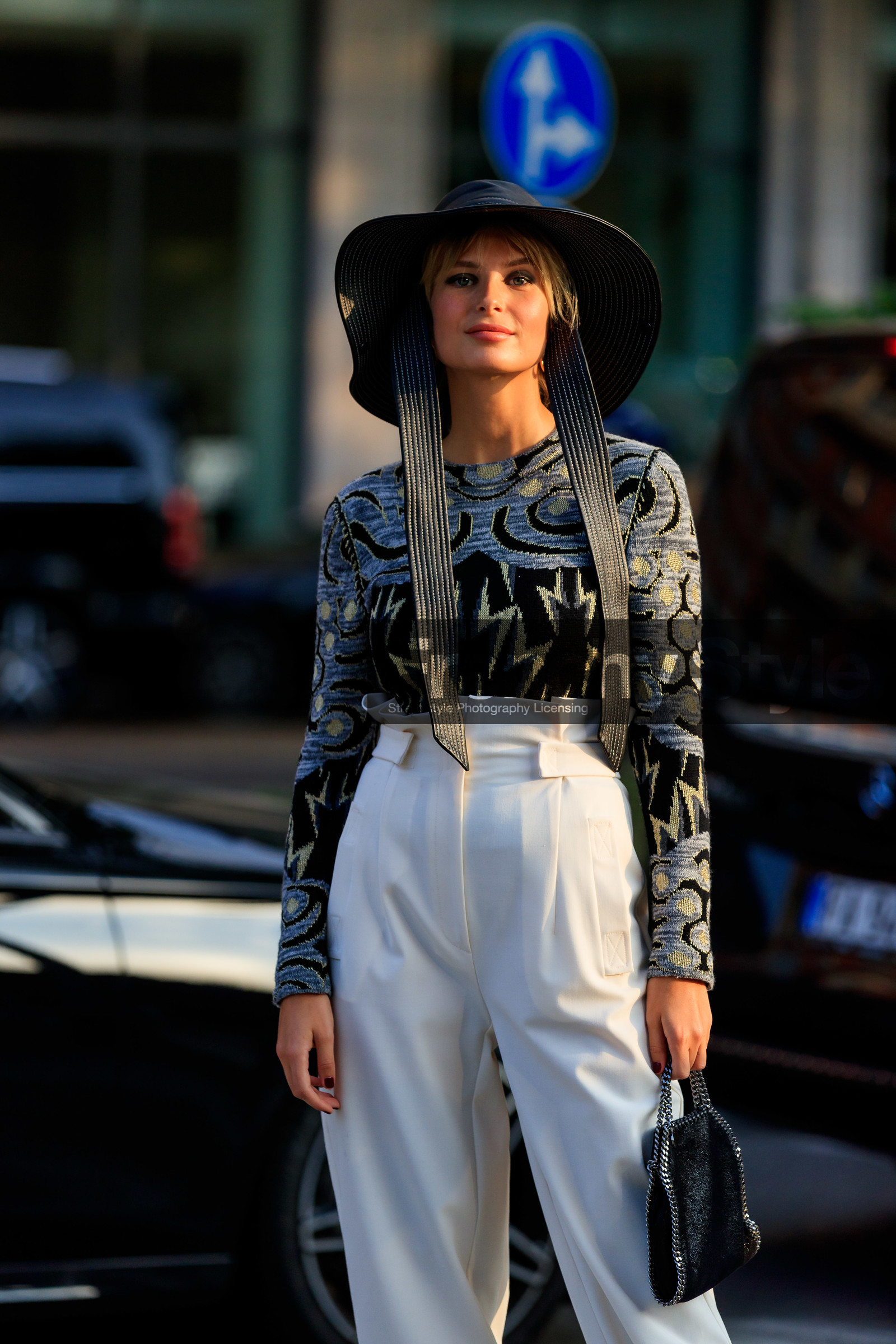 xnenia adonts, black hat, jacquard pullover, tight pullover, grey pullover, white pants, carrot pants, high waist pants, paper bag pants, stella mccartney bag, chain strap bag, hand bag, fashion week, frenchystyle, FW, jonathan paciullo, street style, MFW, MILAN, SPRING SUMMER 2020, SS 20