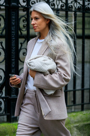 sarah harris, light beige jacket, light beige pants, light beige leather bag, light grey leather bag, light grey leather clutch, light beige leather clutch, bottega veneta bag, plaited clutch, fashion week, frenchystyle, FW, jonathan paciullo, street style, LFW, LONDON, AUTUMN WINTER 2020-2021, FALL WINTER 2020-2021, FW 20-21, vertical, atmosphere details, detail