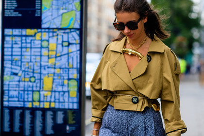 atmosphere details, beige jacket, detail, fashion week, frenchystyle, FW, golden jewelry, grey pants, horizontal, jonathan paciullo, LFW, LONDON, natasha goldenberg, necklace, SPRING SUMMER 2017, SS 17, street style, sunglasses, trousers, woman