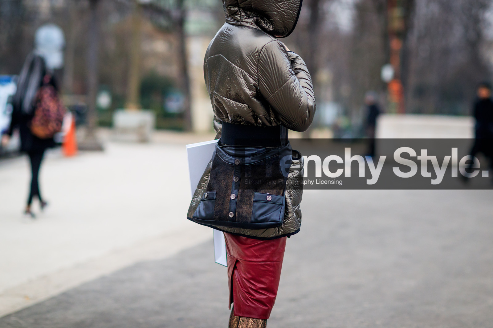 black bag, bronze, brown coat, chanel, down jacket, fanny pack, hood, leather bag, leather skirt, red skirt, fashion week, frenchystyle, FW, jonathan paciullo, street style, PFW, PARIS, SPRING SUMMER 2017, SS 17, HAUTE COUTURE, atmosphere details, detail, horizontal
