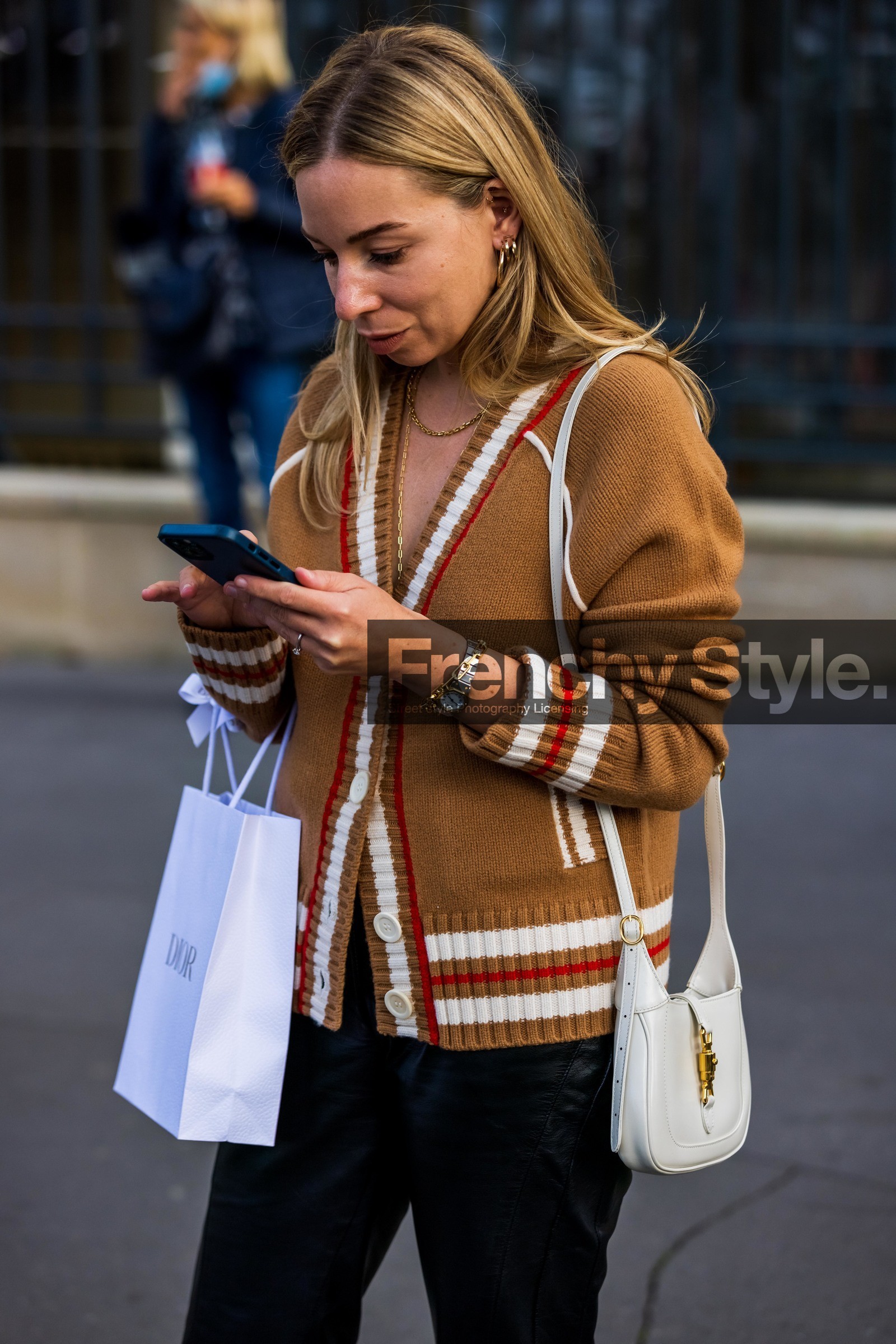 bag, black pants, brown cardigan, camel cardigan, cardigan, gold watch, gucci bag, leather bag, leather pants, smartphone, stripes, watch, white bag, street style, jonathan paciullo, FW, frenchystyle, fashion week, PFW, PARIS, SPRING SUMMER 2022, SS 22, vertical, atmosphere details