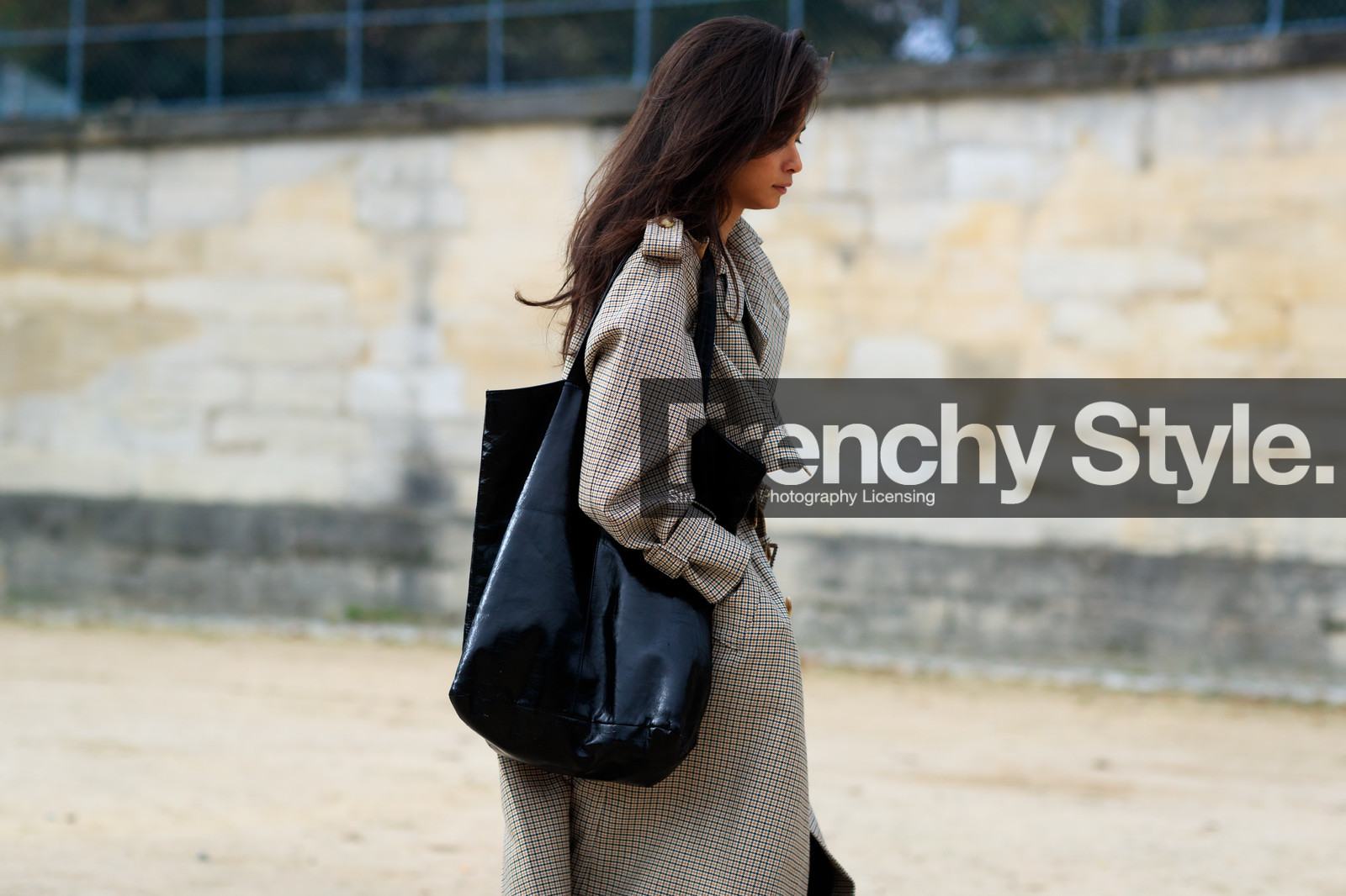 atmosphere details, black bag, detail, fashion week, frenchystyle, FW, horizontal, houndstooth pattern, jonathan paciullo, leather bag, long hair, PARIS, PFW, SPRING SUMMER 2018, SS 18, street style, trench coat
