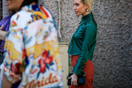 black bag, green shirt, leather bag, red pants, trousers, fashion week, frenchystyle, FW, jonathan paciullo, street style, PFW, PARIS, atmosphere details, horizontal, detail, AUTUMN WINTER 2018-2019, FALL WINTER 2018-2019, FW 18-19
