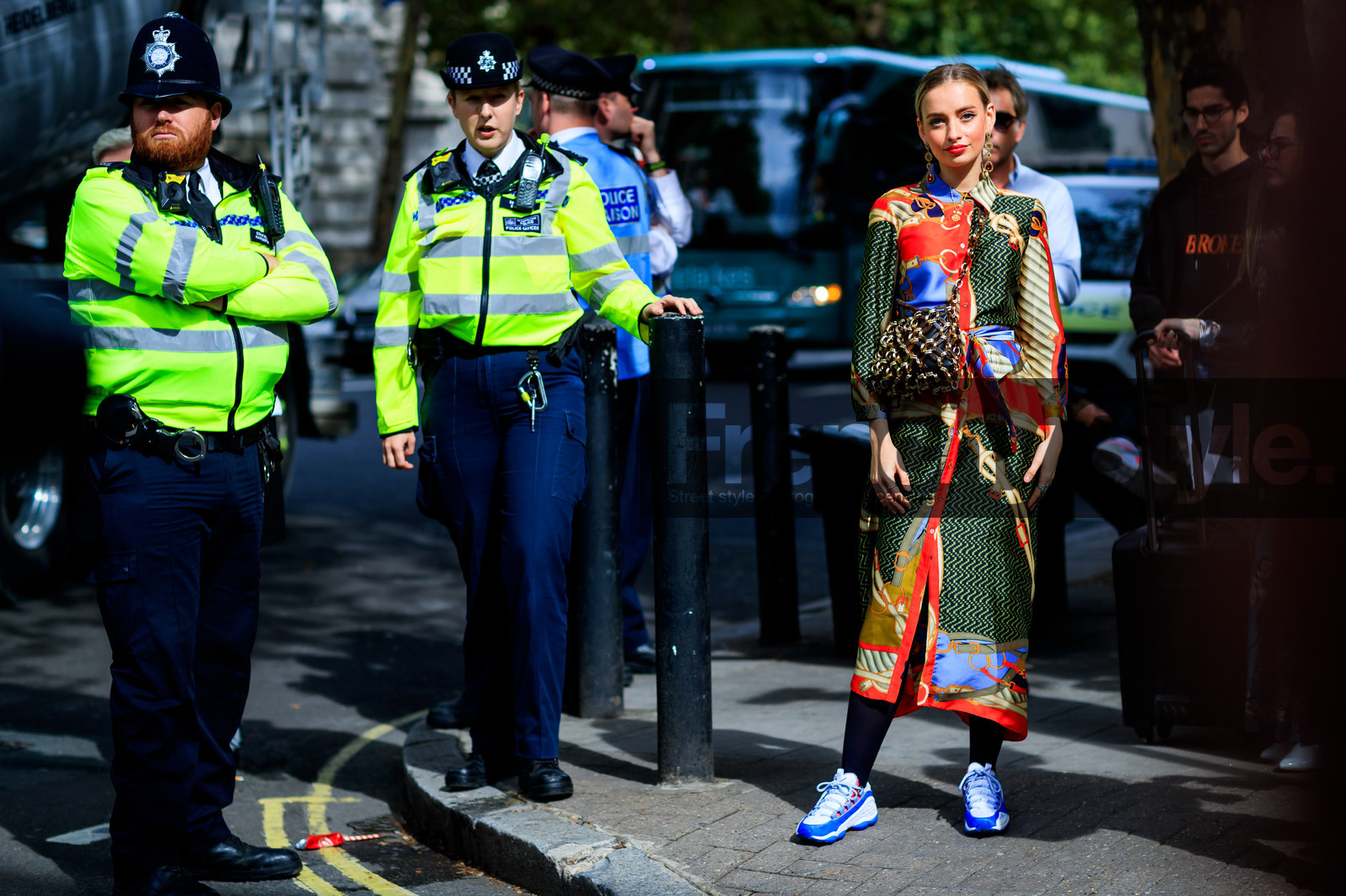 blue sneakers, brown bag, earrings, graphic bag, graphic dress, hermès, leather bag, leather shoes, multicolor dress, printed bag, printed dress, red lips, fashion week, frenchystyle, FW, jonathan paciullo, street style, LFW, LONDON, SPRING SUMMER 2019, SS 19, atmosphere details, horizontal, full length