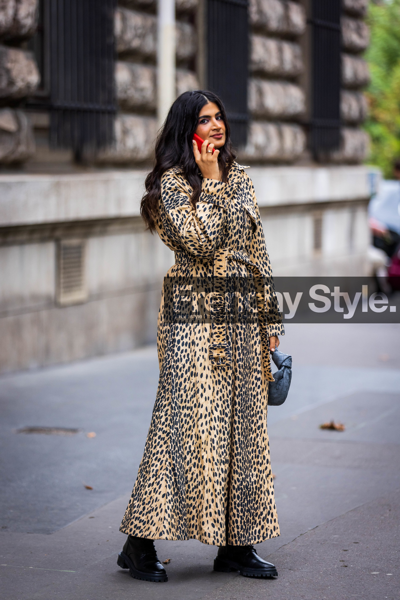 animal print, bag, beige coat, black boots, boots, bottega veneta bag, coat, grey bag, leather boots, leopard coat, leopard print, print, printed coat, smartphone, street style, jonathan paciullo, FW, frenchystyle, fashion week, PFW, PARIS, SPRING SUMMER 2022, SS 22, vertical, full length