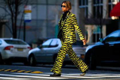 yellow jacket, yellow pants, yellow suits, yellow top, black jacket, black pants, black top, black pullover, black leather bag, turtleneck pullover, striped jacket, striped look, striped pants, striped suits, striped top, printed jacket, printed pants, printed suits, printed top, flare pants, dior bag, 30 montaigne bag, crossbody bag, versace sunglasses, fashion week, frenchystyle, FW, jonathan paciullo, street style, FALL WINTER 2020-2021, AUTUMN WINTER 2020-2021, FW 20-21, horizontal, atmosphere details, full length, NYFW, NEW YORK