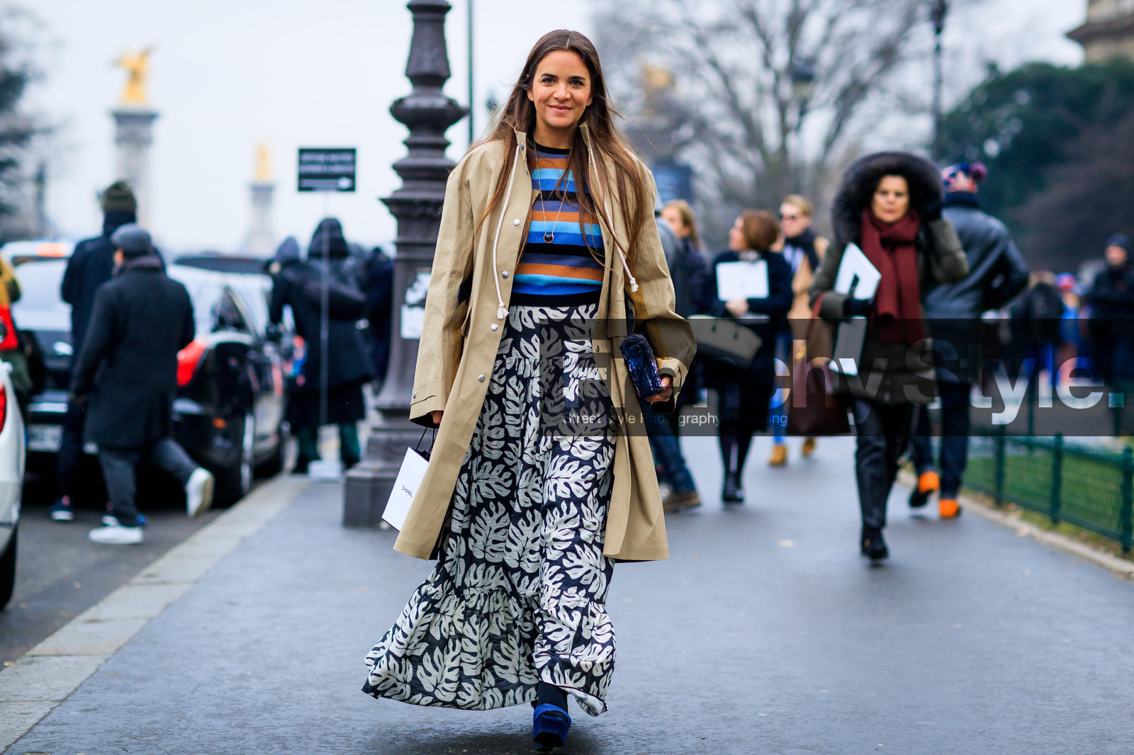 beige coat, blue bag, blue sandals, floral, flower, long skirt, printed skirt, sequined bag, striped t shirt, trench coat, fashion week, frenchystyle, FW, jonathan paciullo, street style, PFW, PARIS, SPRING SUMMER 2017, SS 17, HAUTE COUTURE, atmosphere details, full length, horizontal, laure heriard dubreuil