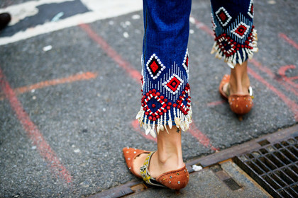 blue denim, brown shoes, denim pants, embroidered jeans, embroideries, graphic pants, jeans, leather shoes, pearls, printed pants, trousers, street style, jonathan paciullo, FW, frenchystyle, fashion week, NYFW, NEW YORK, AUTUMN WINTER 2018-2019, AW 18-19, FALL WINTER 2018-2019, FW 18-19, atmosphere details, horizontal, detail, gala gonzalez