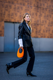 bag, black boots, black denim, black jacket, black jean, boots, coperni bag, denim, fluo orange bag, jacket, leather bag, leather boots, leather jacket, Monica de la Villardière, orange bag, white knitwear, street style, jonathan paciullo, FW, frenchystyle, fashion week, PFW, PARIS, SPRING SUMMER 2022, SS 22, vertical, full length