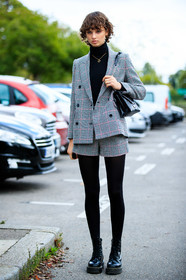 checked jacket, checked shorts, checked suits, black pullover, black tights, black leather boots, flat boots, laced boots, doc marteens shoes, turtleneck pullover, street style, jonathan paciullo, FW, frenchystyle, fashion week, PFW, PARIS, SPRING SUMMER 2021, SS 21, vertical, full length, model