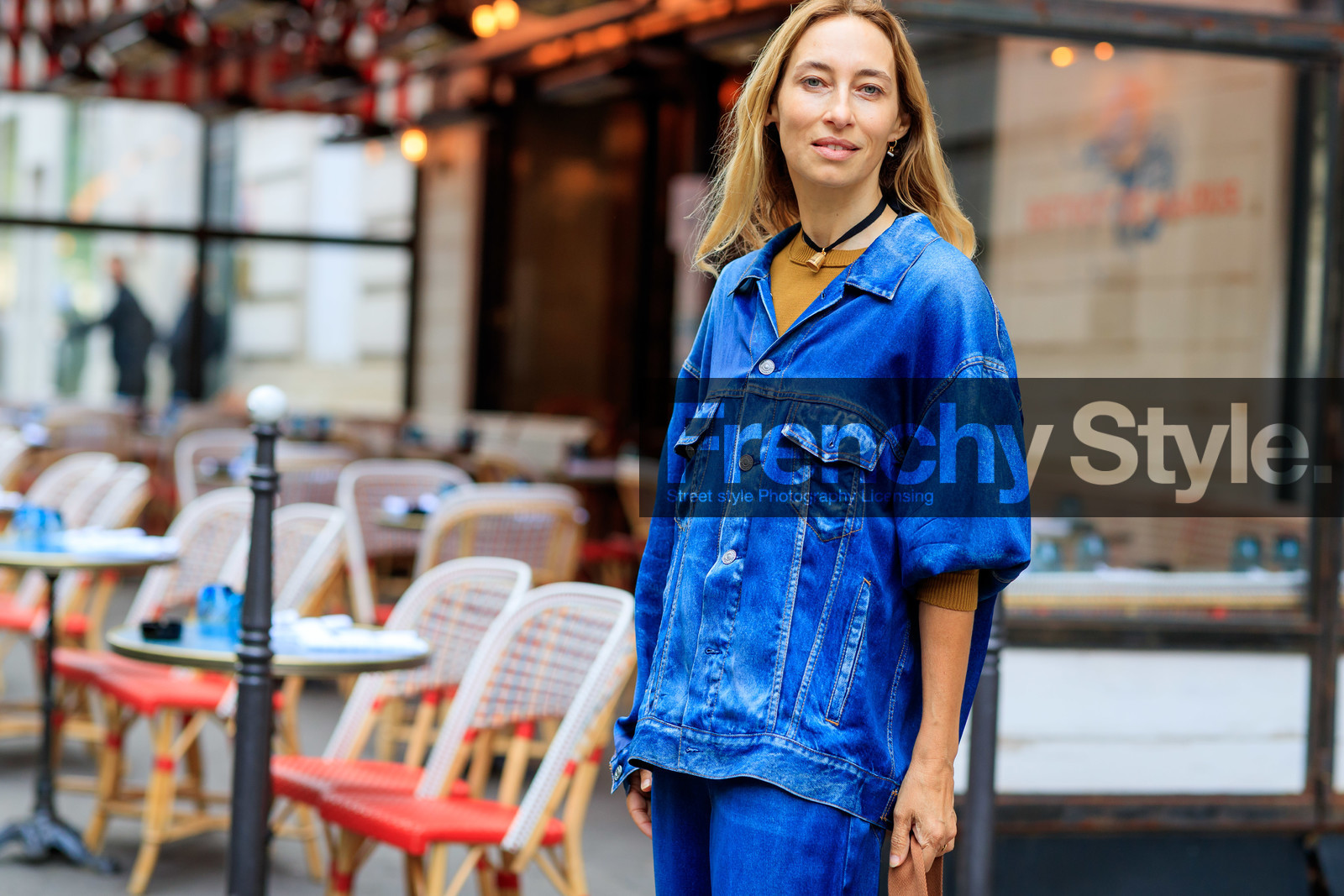 denim, denim jacket, denim total look, balenciaga jacket, blue jacket, blue jeans, short sleeves jacket, overshirt jacket, loose jacket, golden necklace, lucky charm necklace, alexandra golovanoff, fashion week, frenchystyle, FW, jonathan paciullo, street style, PFW, PARIS, AUTUMN WINTER 2021-2022, FALL WINTER 2021-2022, FW 21-22, atmosphere details, horizontal, detail