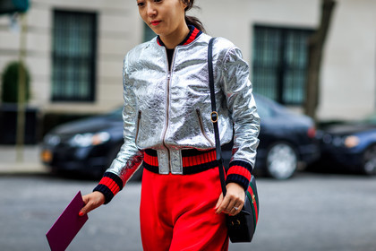 atmosphere details, AUTUMN WINTER 2016-2017, AW 16-17, black bag, bomber jacket, detail, fashion week, frenchystyle, FW, FW 16-17, gucci, horizontal, jonathan paciullo, leather bag, NEW YORK, NYFW, red pants, silver jacket, sportswear, street style, striped bag, teddy jacket, woman